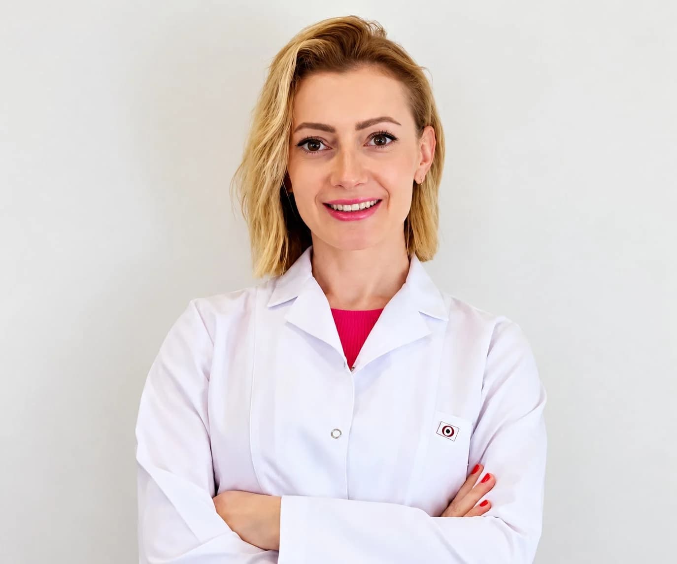 Uzm. Dr. Kadriye Terzioğlu — Alerji, Klinik İmmünoloji ve Göğüs Hastalıkları Uzmanı, beyaz önlüklü portre